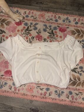 Off-Shoulder White Button-Front Crop Top with Elastic Hem